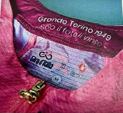 Omaggio al Grande Torino sulla Maglia Rosa