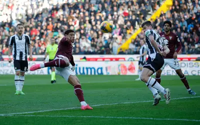 Ché Adams in gol contro l'Udinese