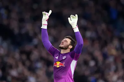 Lucas Perri, esulta con la maglia del Leeds United