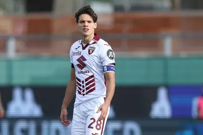 Samuele Ricci of Torino Fc looks on during the Serie A match between Fiorentina and Torino at Stadio Artemio Franchi on January 19, 2025 in Florence, Italy