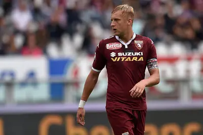 Kamil Glik con la maglia del Torino e la fascia da capitano