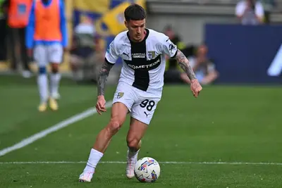 Dennis Man of Parma Calcio in action during the Serie A match between Parma and Como at Stadio Ennio Tardini on May 03, 2025 in Parma, Italy.