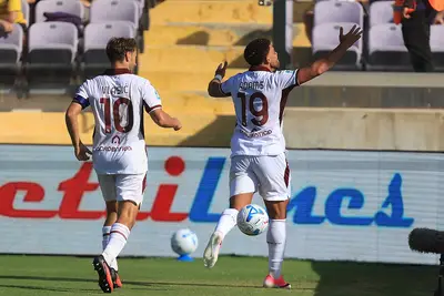 Che Adams esulta dopo il gol dell'1-2 in Fiorentina Torino
