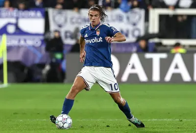 Nico Paz in azione con la maglia del Como