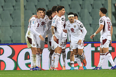 Il Torino festeggia il gol di Casadei in Fiorentina Torino