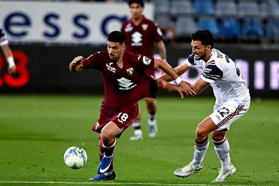 Cagliari Torino, Simeone e Dossena
