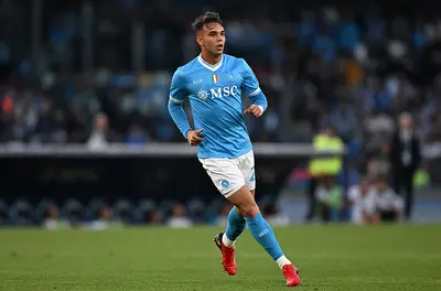 Giovane in azione con la maglia del Napoli