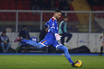 Wladimiro Falcone of Lecce during the Serie A match between Lecce and Bologna at Stadio Via del Mare on February 09, 2025 in Lecce, Italy.