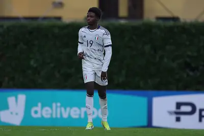 Alphadjo Cisse con la maglia della Nazionale