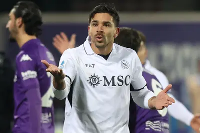 Giovanni Simeone of SSC Napoli reacts during the Serie A match between Fiorentina and Napoli at Stadio Artemio Franchi on January 4, 2025 in Florence, Italy.