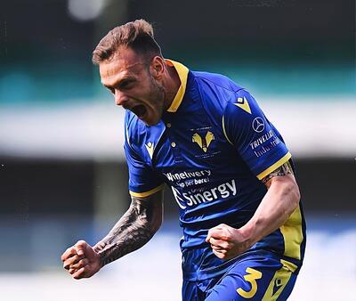 Di Marco festeggia il quinto gol in Serie A