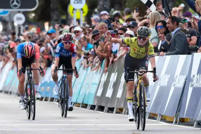 Rosita Reijnhout resiste al rientro di Włodarczyk e Ludwig per la prima vittoria in carriera ©Team Visma-Lease a Bike