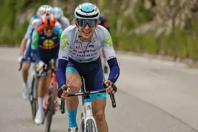 Antonio Tiberi all'attacco di Juan Pedro López al Tour of the Alps 2024 ©Sprint Cycling