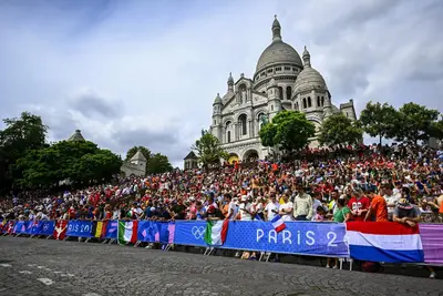 Il grande spettacolo di pubblico nella prova in linea dei giochi olimpici © FCI via X