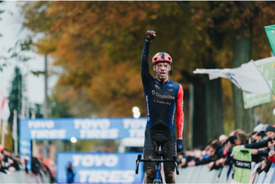 Prima vittoria in coppa del mondo da élite per Pim Ronhaar ©UCI Cyclocross