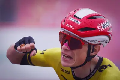 Jonas Vingegaard vince la seconda tappa della Vuelta a España 2025 a Limone Piemonte ©LaVuelta via X