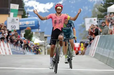 Richard Carapaz vince la quarta tappa del Tour de Romandie 2024 ©SprintCyclingAgency