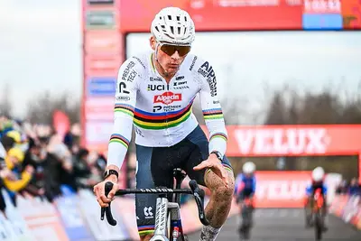 Mathieu van der Poel vince la prova di Coppa del Mondo a Maasmechelen © DH Les Sports / VKA