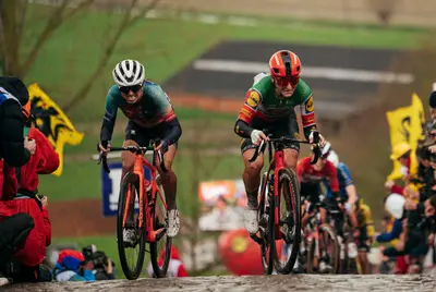 Elisa Longo Borghini e Katarzyna Niewiadoma sul Paterberg © Lidl-Trek
