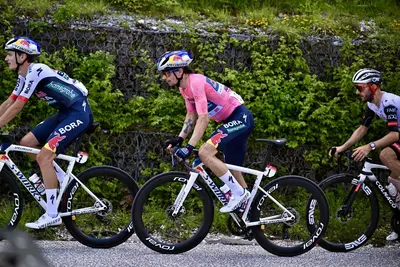 Primoz Roglic in maglia rosa © Giro d'Italia via X