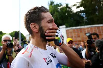 Anthony Turgis commosso dopo la vittoria nella nona tappa del Tour de France 2024 © GettySport / Team TotalEnergies via X