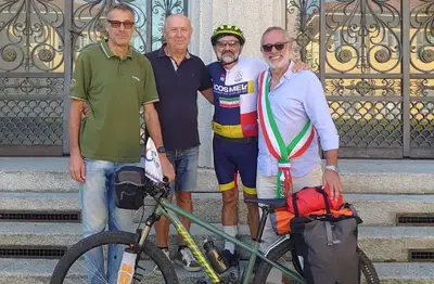 Carlo Motta con il Sindaco Giovanni Cucchetti, il delegato Marco Testa e Gabriele Calcaterra © Gabriele Calcaterra