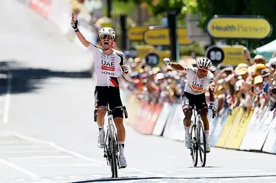 Doppietta UAE, con Jay Vine e Jhonatan Narvaez, sul traguardo di Uraidla (Getty Images)