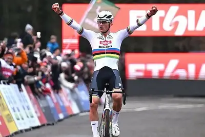 Mathieu van der Poel vince tappa di Coppa del Mondo di Anversa 2025 © CyclingNews/Getty Images
