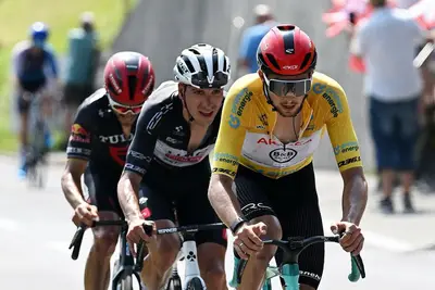 erzo al traguardo, Kévin Vauquelin rimane il leader del Giro di Svizzera alla vigilia della cronometro finale di domani ©Getty Images
