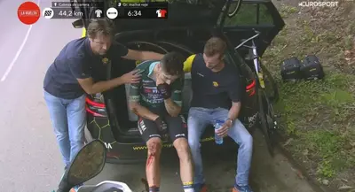 Caduta Van Aert