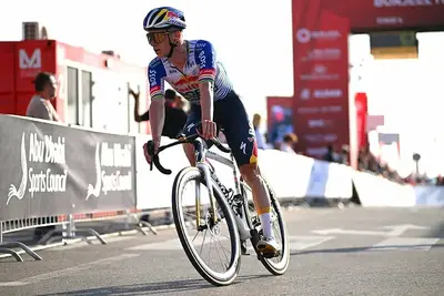 Remco Evenepoel durante la sesta tappa dell'UAE Tour 2026 ©Getty Images