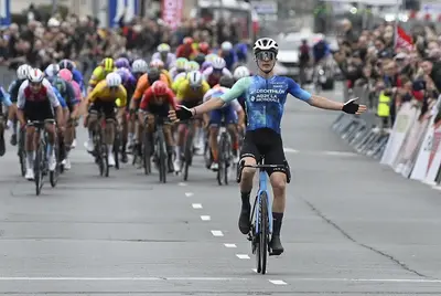 Paul Lapeira vince lo Cholet Agglo Tour © Decathlon AG2R La Mondiale-LNC Bruno Bade