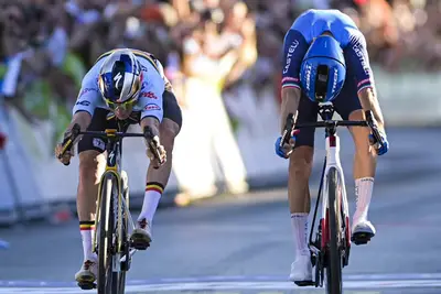 Remco Evenepoel vince il campionato europeo 2026 per pochi millimetri contro Giulio Ciccone ©benedettoivan/@sprintcycling