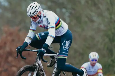 Nessun problema per Mathieu van der Poel a Gavere ©UCI Cyclocross