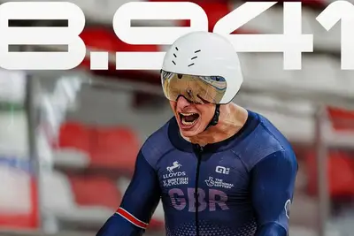 Matt Richardson infrange il record mondiale maschile élite dei 200 metri con partenza lanciata ed è il primo in assoluto a scendere sotto i nove secondi ©Great Britain Cycling Team