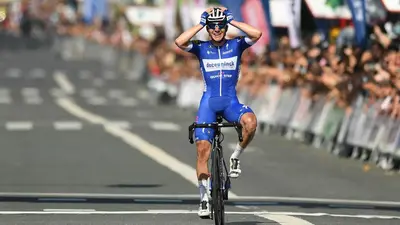 Remco Evenepoel vinse la Clasica San Sebastian 2019 con le leve piegate verso l'interno © Getty Images