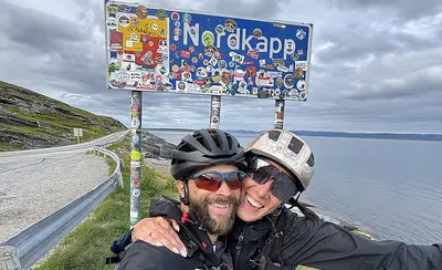 Mattia Locrati e Carla Gottardello lungo la strada verso Capo Nord © Mattia Locrati e Carla Gottardello