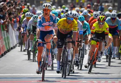 La volata vincente di Andresen al Giro di Turchia © Team dsm-firmenich PostNL/Twitter