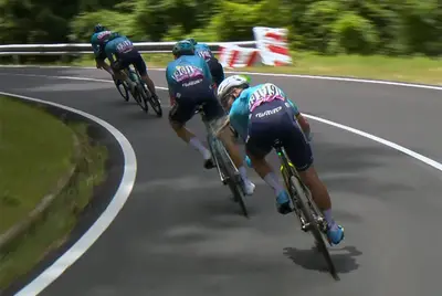 Mark Cavendish vomita durante la prima tappa del Tour de France