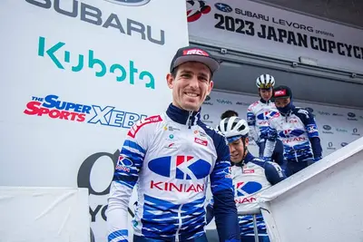 Ryan Cavanagh alla partenza della Japan Cup 2023 © Kinan Racing Team/Ryan Cavanagh