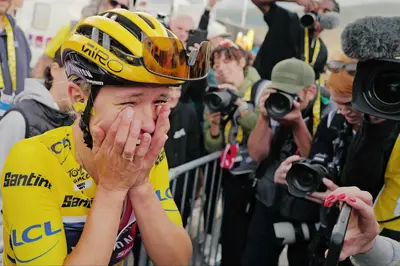 Katarzyna Niewiadoma in lacrime dopo la vittoria del Tour de France Femmes 2024 ©LeTourFemmes via X
