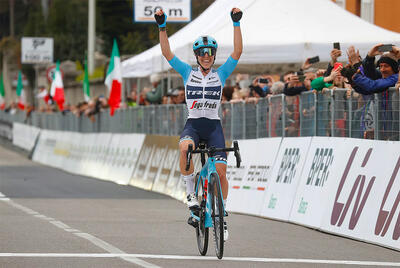 L'arrivo solitario di Shirin van Anrooij al Trofeo Binda 2023 © Trek-Segafredo