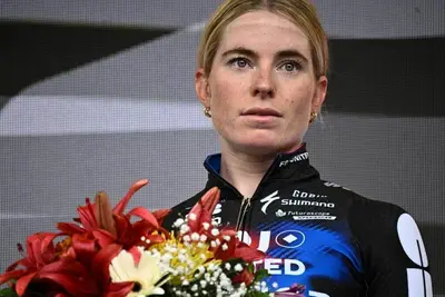 Demi Vollering sul podio del Tour de France Femmes 2025 ©ANP/HH