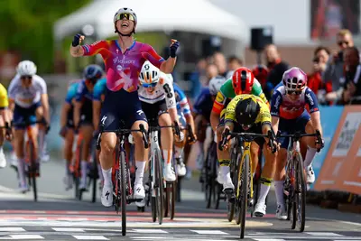 Wiebes esulta troppo presto, Marianne Vos vince l'Amstel Gold Race ©Team Visma Lease a Bike