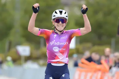 Niamh Fisher-Black vince a Xorret de Catí © Setmana Valenciana