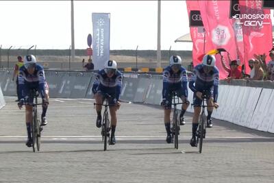 La Soudal-Quick Step stampa il miglior tempo sul traguardo