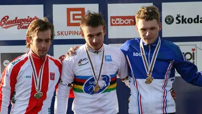 Pawel Szczepaniak, qui sul podio dei Mondiali di Ciclocross a Tabor insieme al fratello Kacper © Bart Hazen