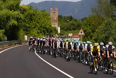Il gruppo del Giro Next Gen è indistinguibile da quello del Giro d'Italia; senza la Bardiani si vedrebbero solo WT (@ RCS Sport)