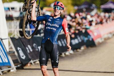 L'esultanza di Thibau Nys ©UCI Cyclocross