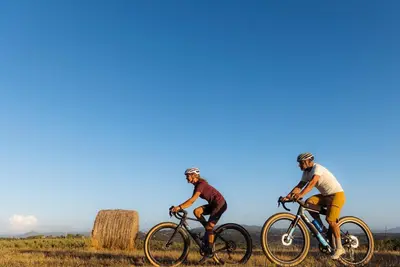 Marianella Bargilli e Paolo Bettini guidano la pedalata solidale © Pedale Rosso